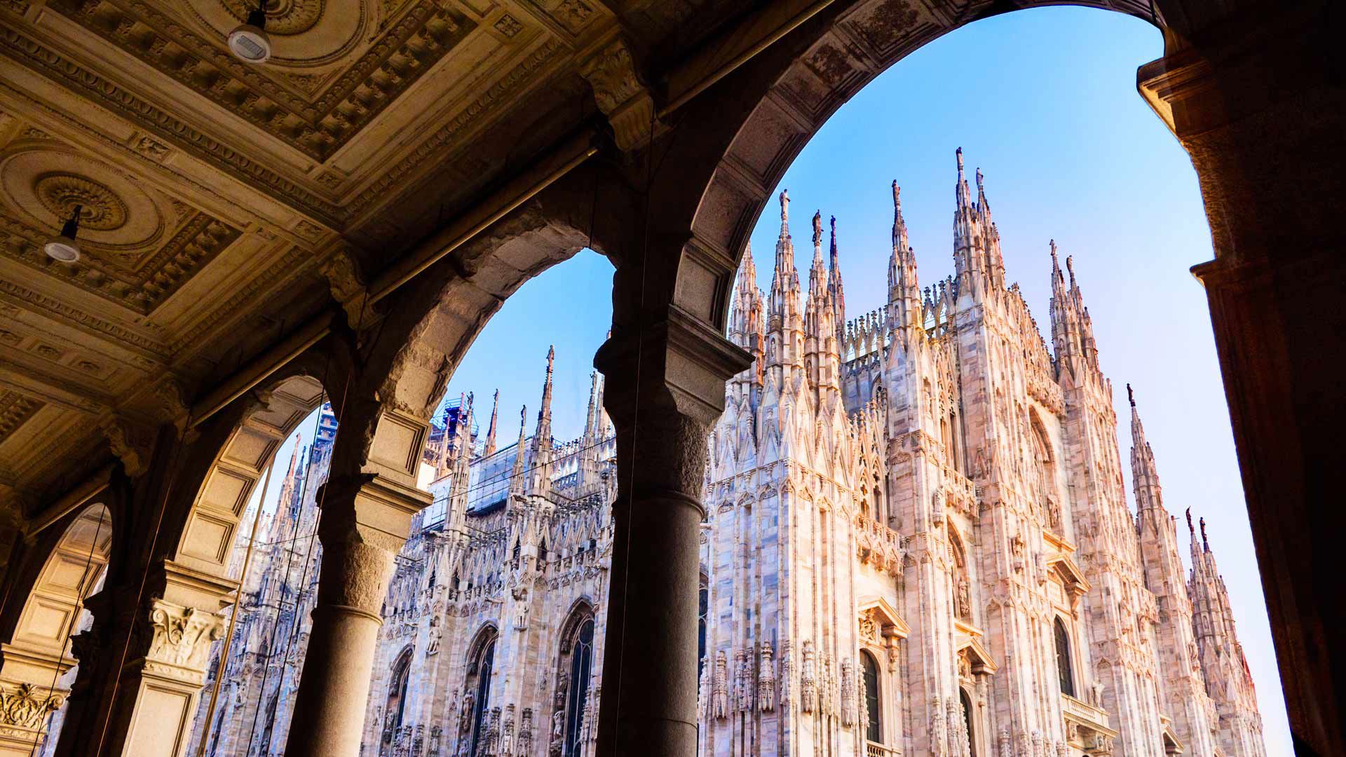 The Corner Duomo - Duomo of Milan 4