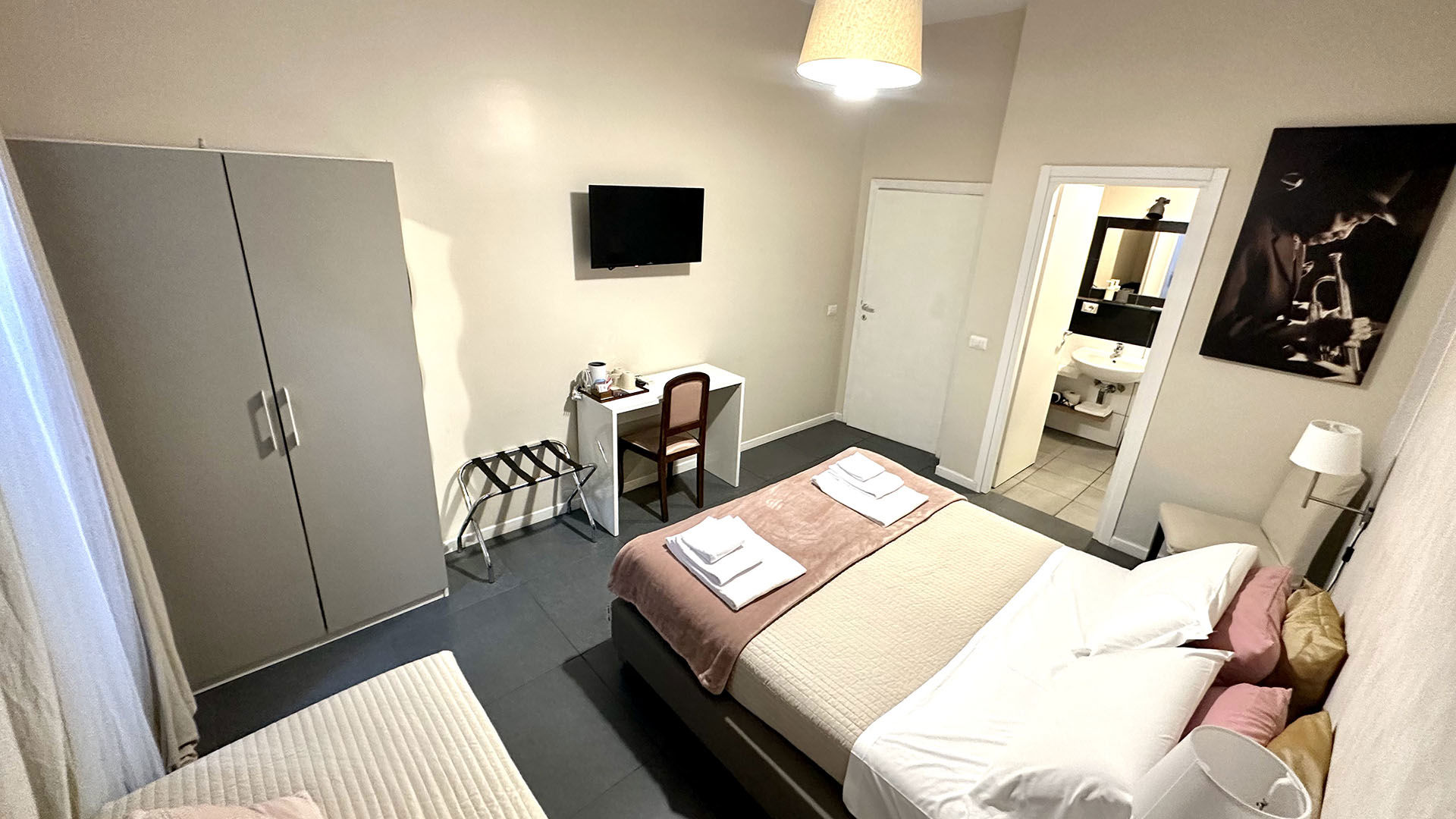 Camera Classic Tripla 2