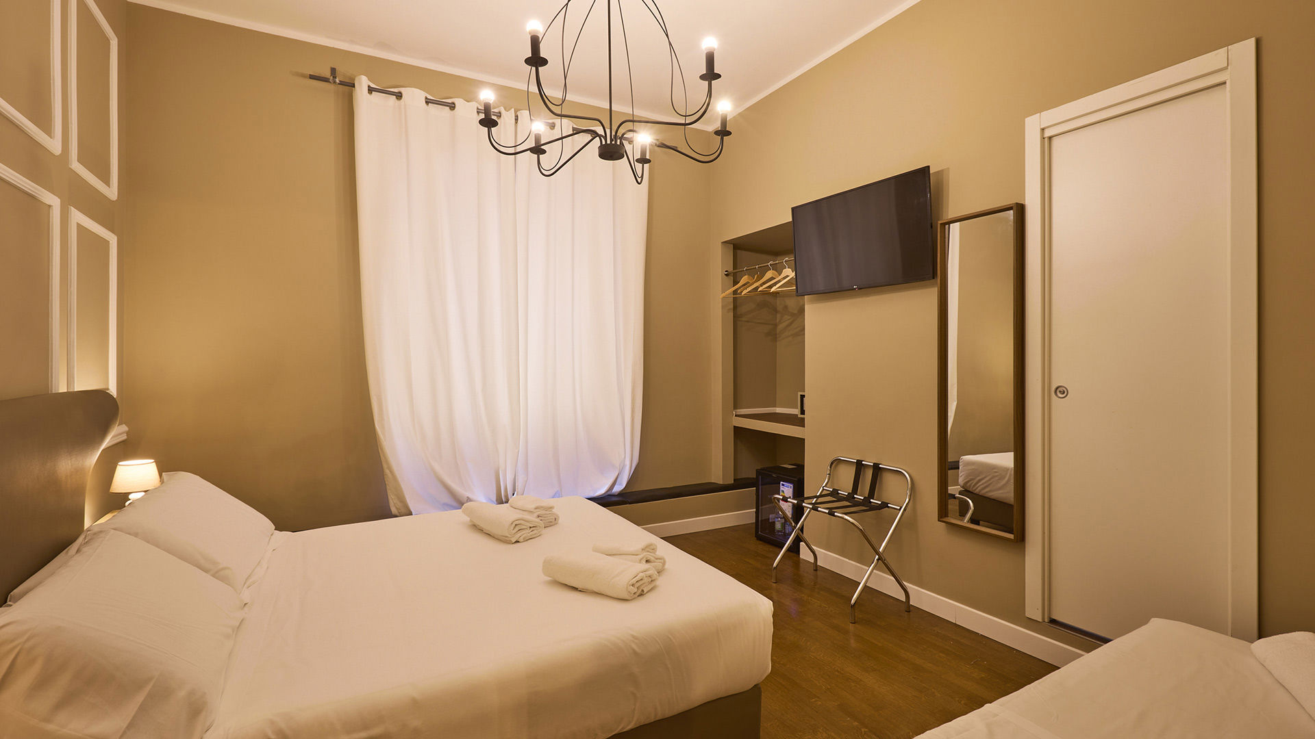 Camera Comfort Tripla 4