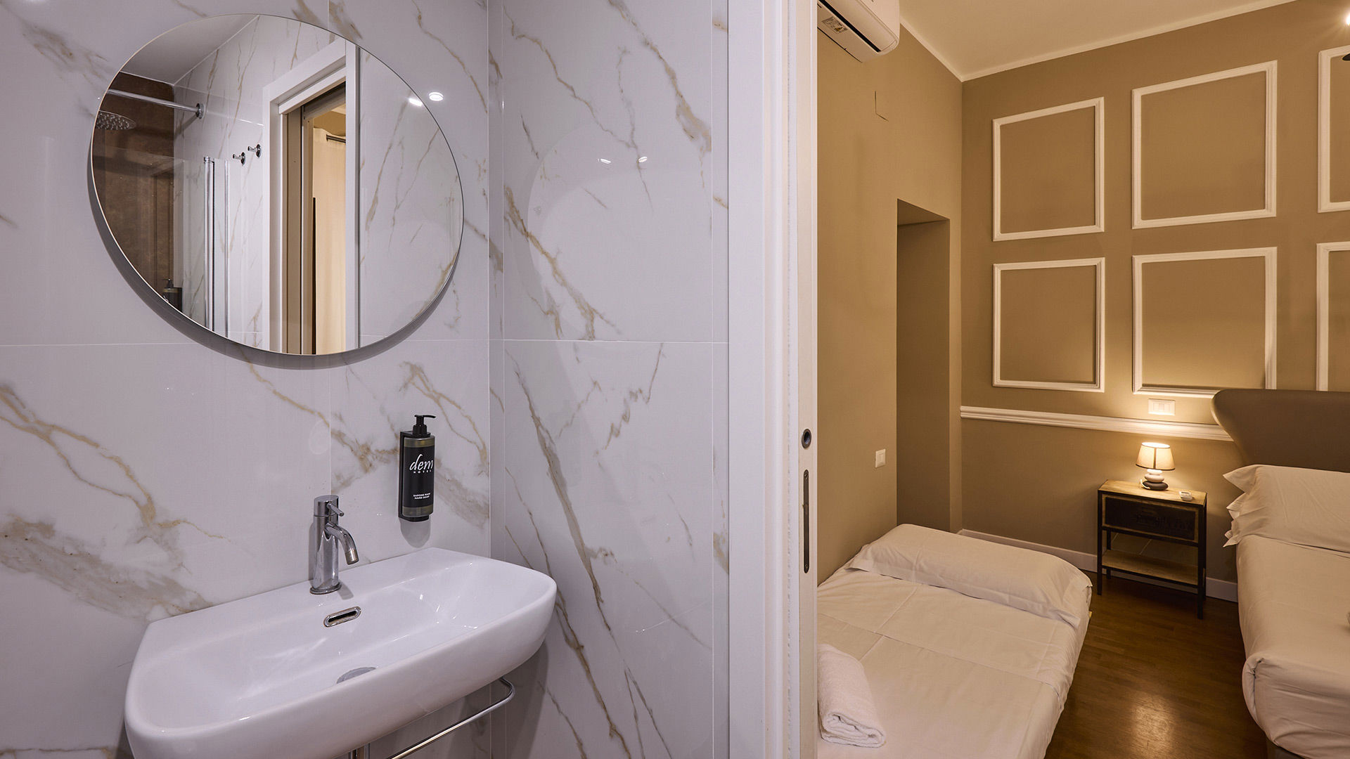 Camera Comfort Tripla 2