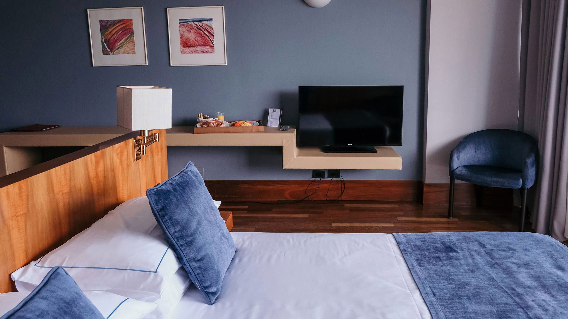 Superior Corner mit Balkon und Seeblick 3