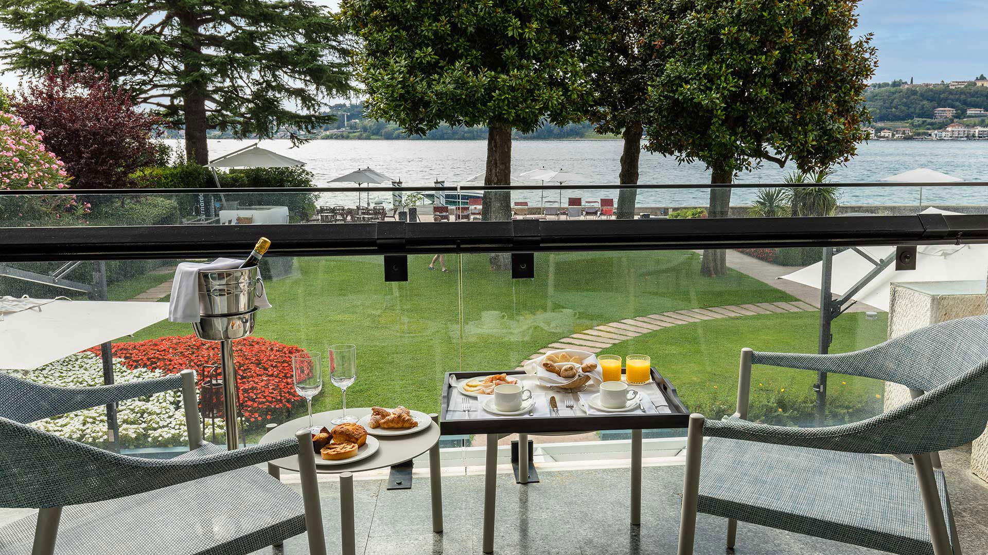Colazione con vista panoramica sul Lago di Garda 5