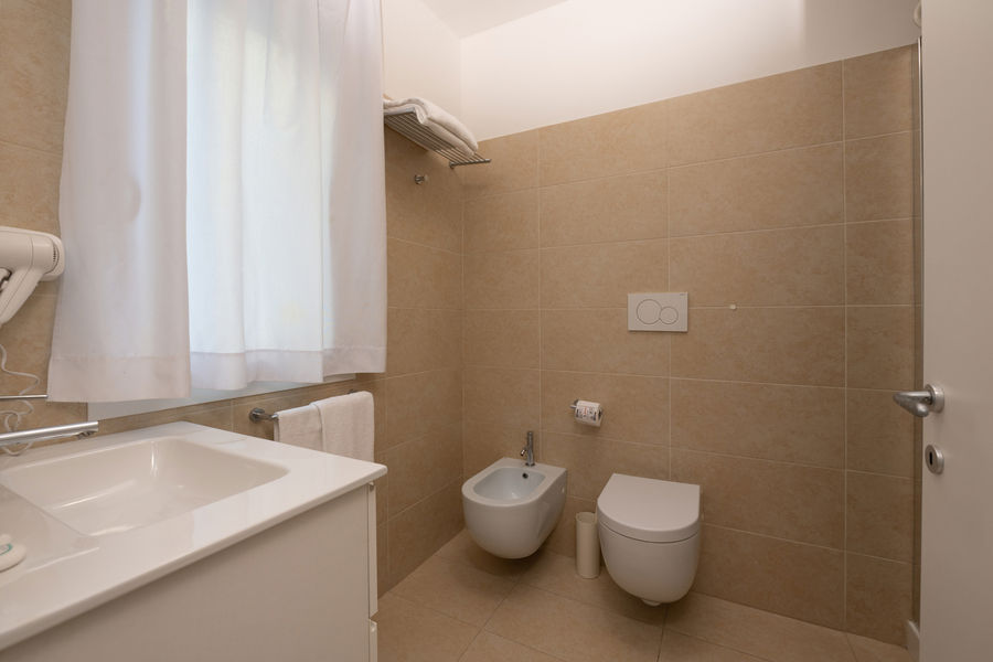 Coral Room 5
