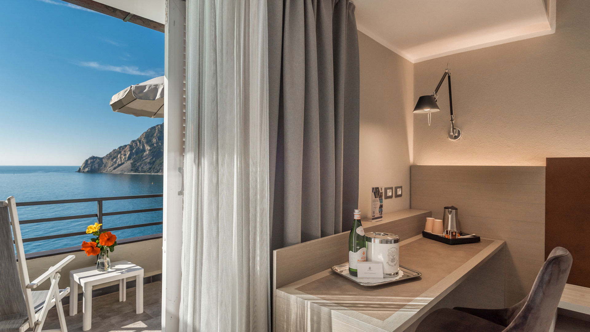 Hotel Porto Roca - Doppelzimmer mit Balkon und Meerblick 48