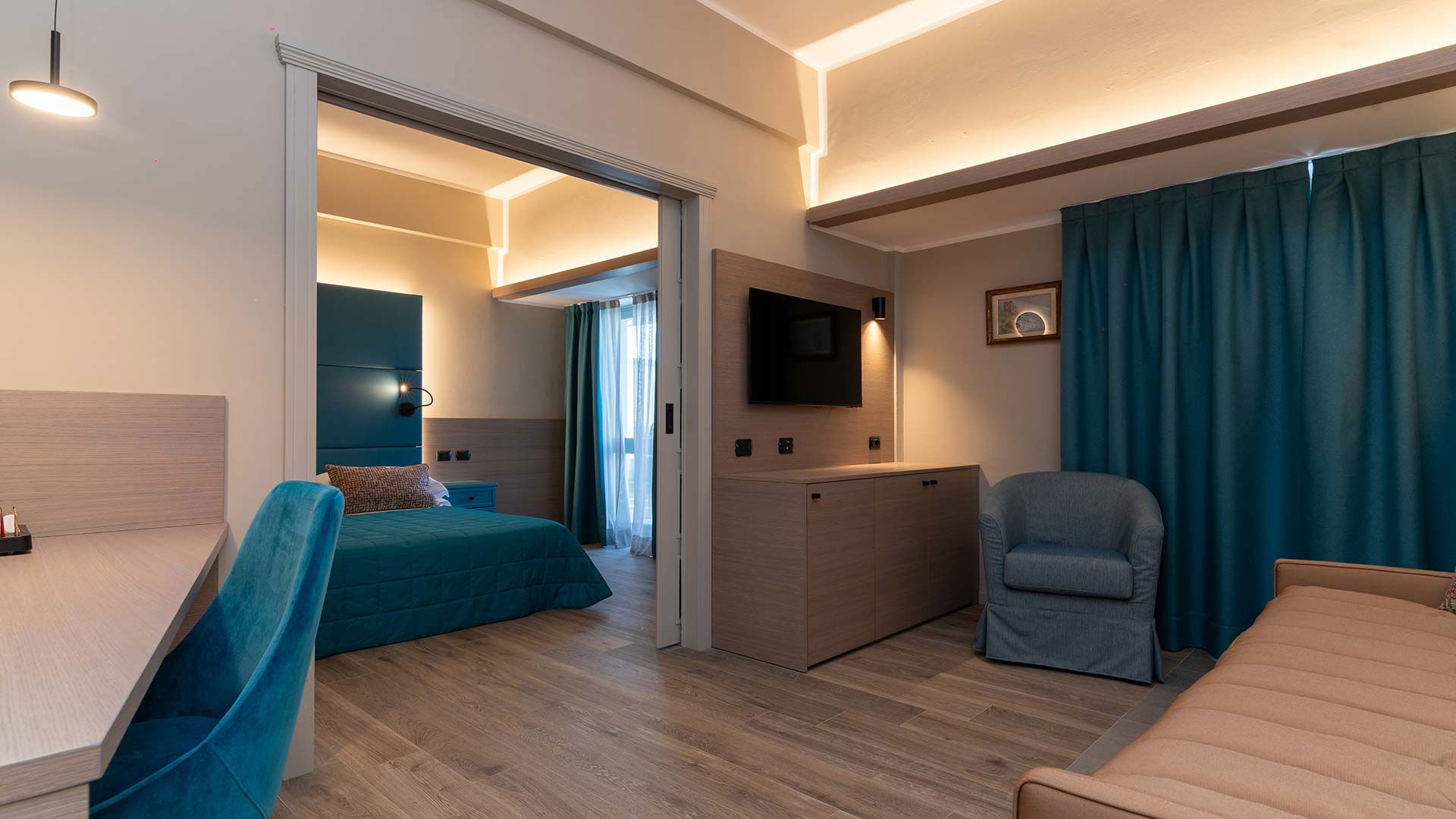 Discover the rooms of Hotel Porto Roca in Monterosso, Cinque Terre