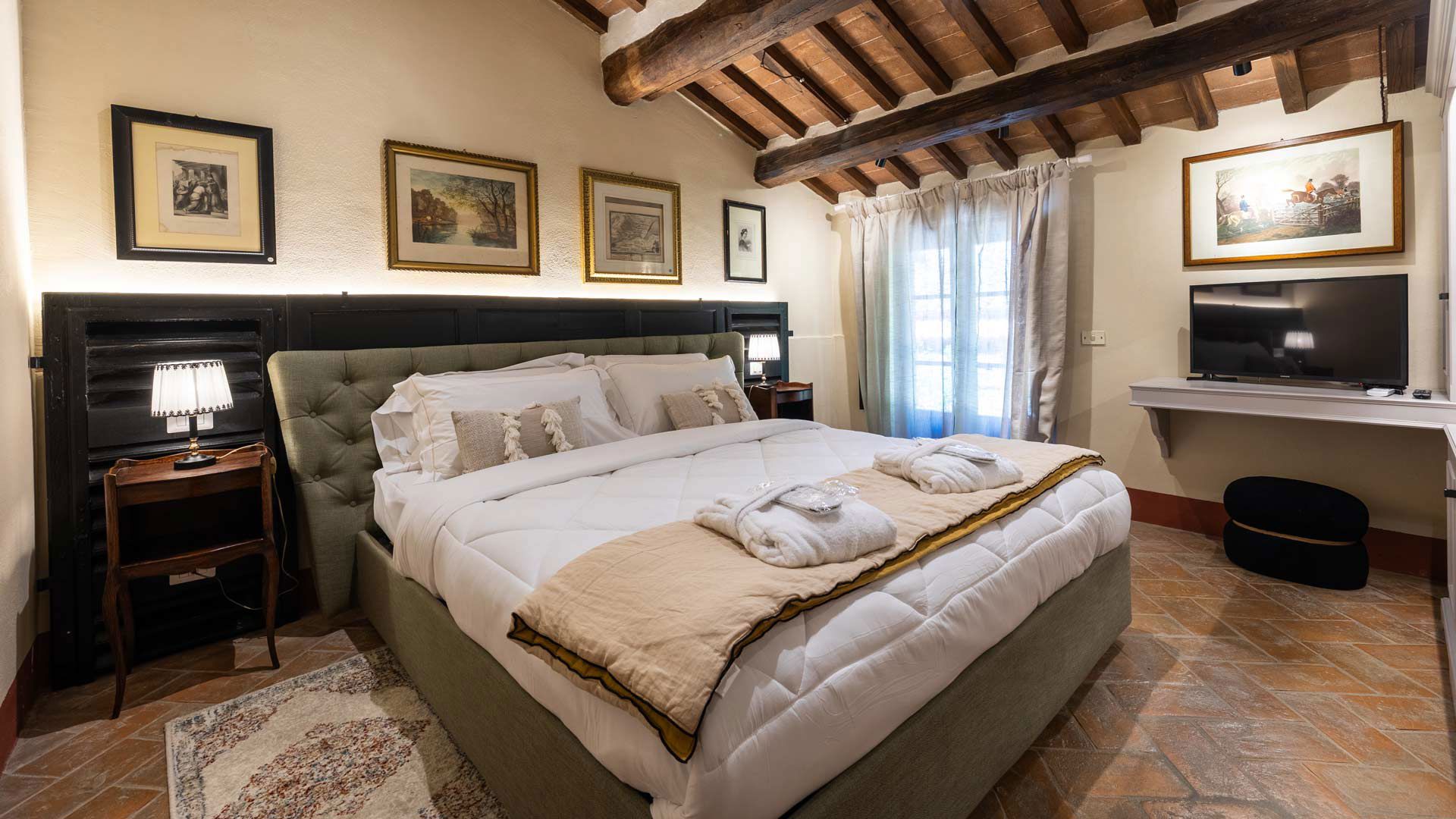 Deluxe Suite 4