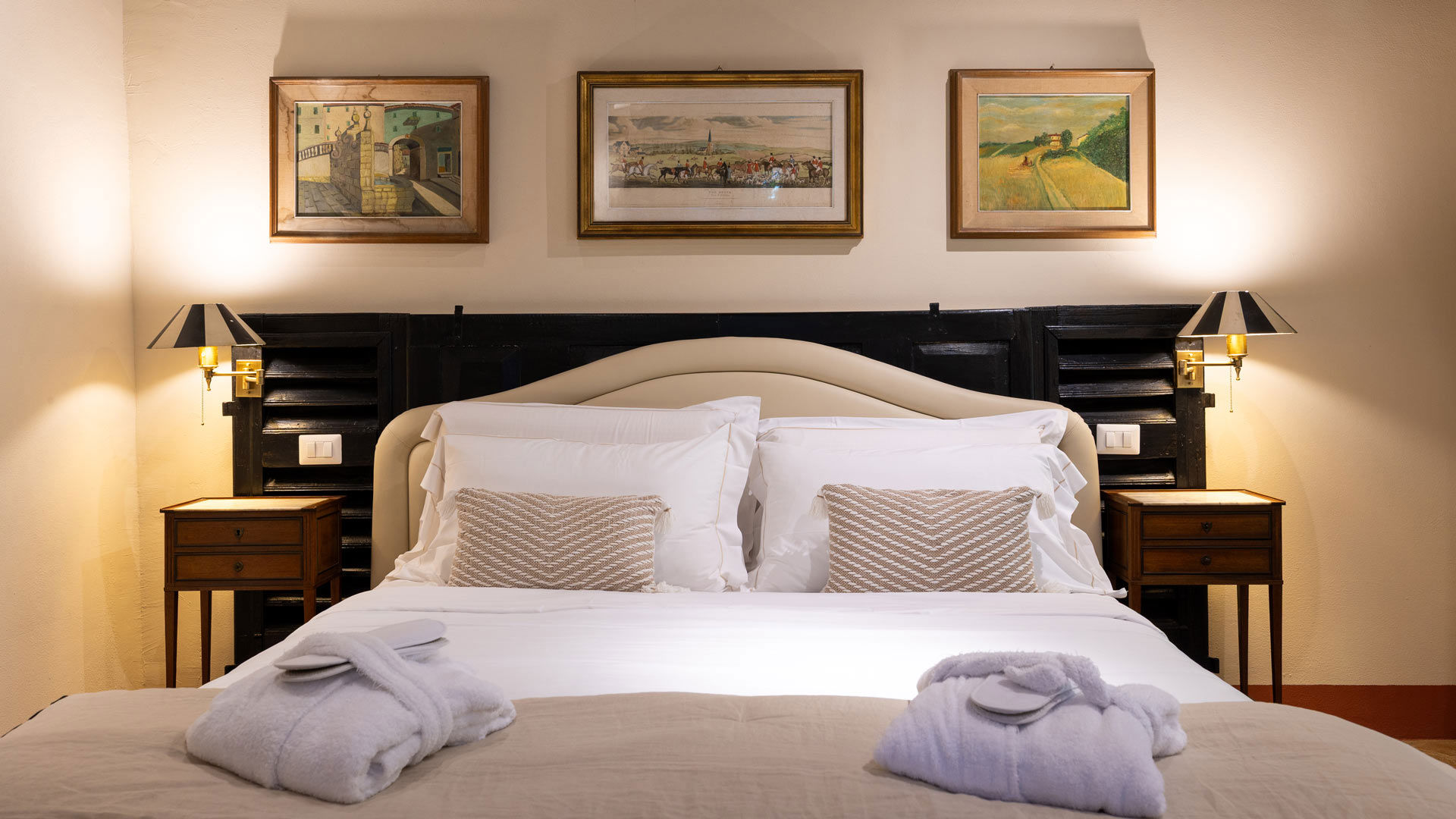 Rooms & Suites 18 Rooms & Suites 18