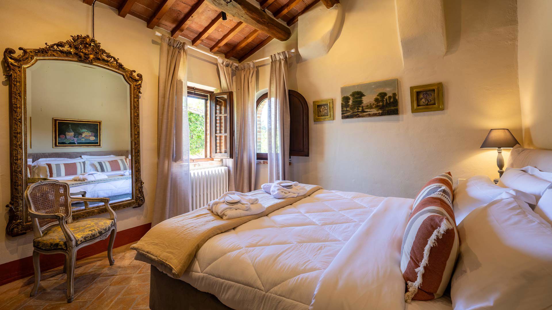 Rooms & Suites 16 Rooms & Suites 16