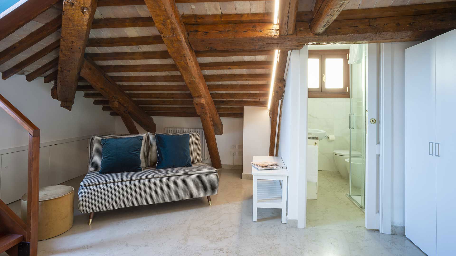 Camera Prestige con poggiolino veneziano 3