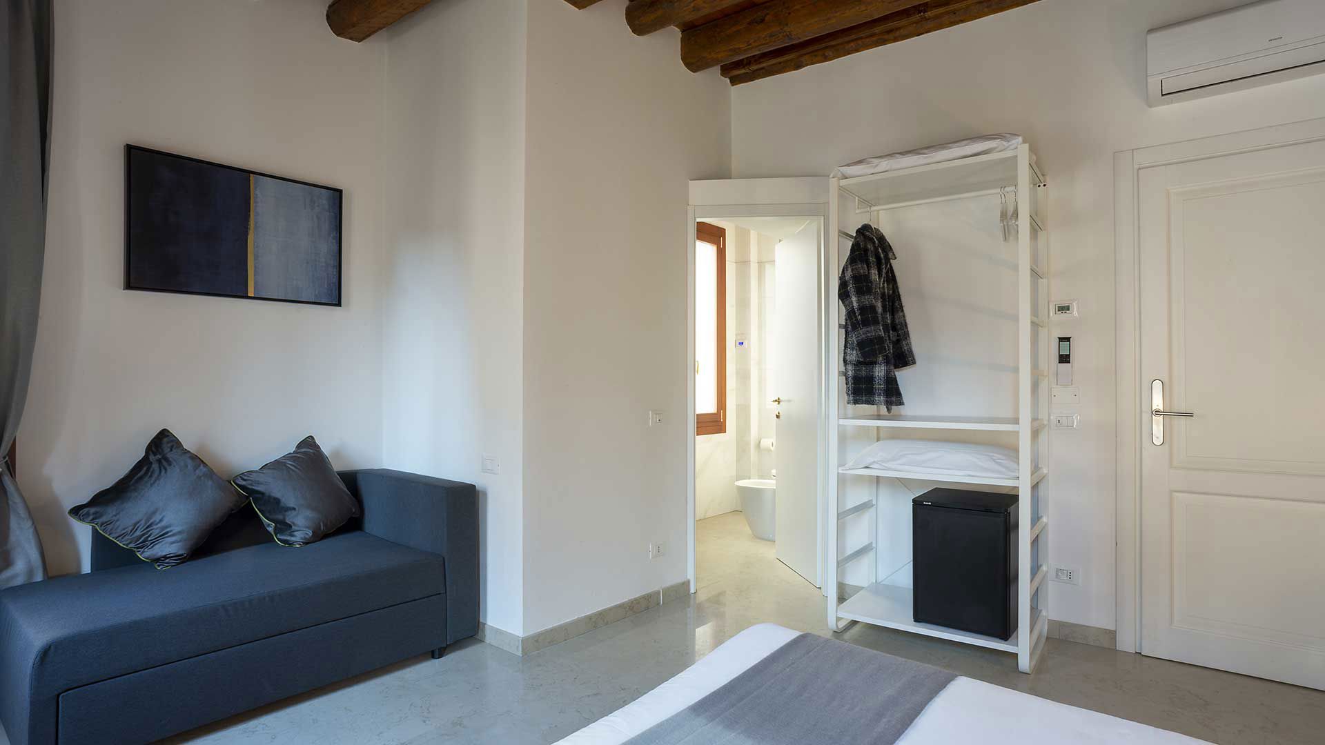 Deluxe Room with Balcony 2