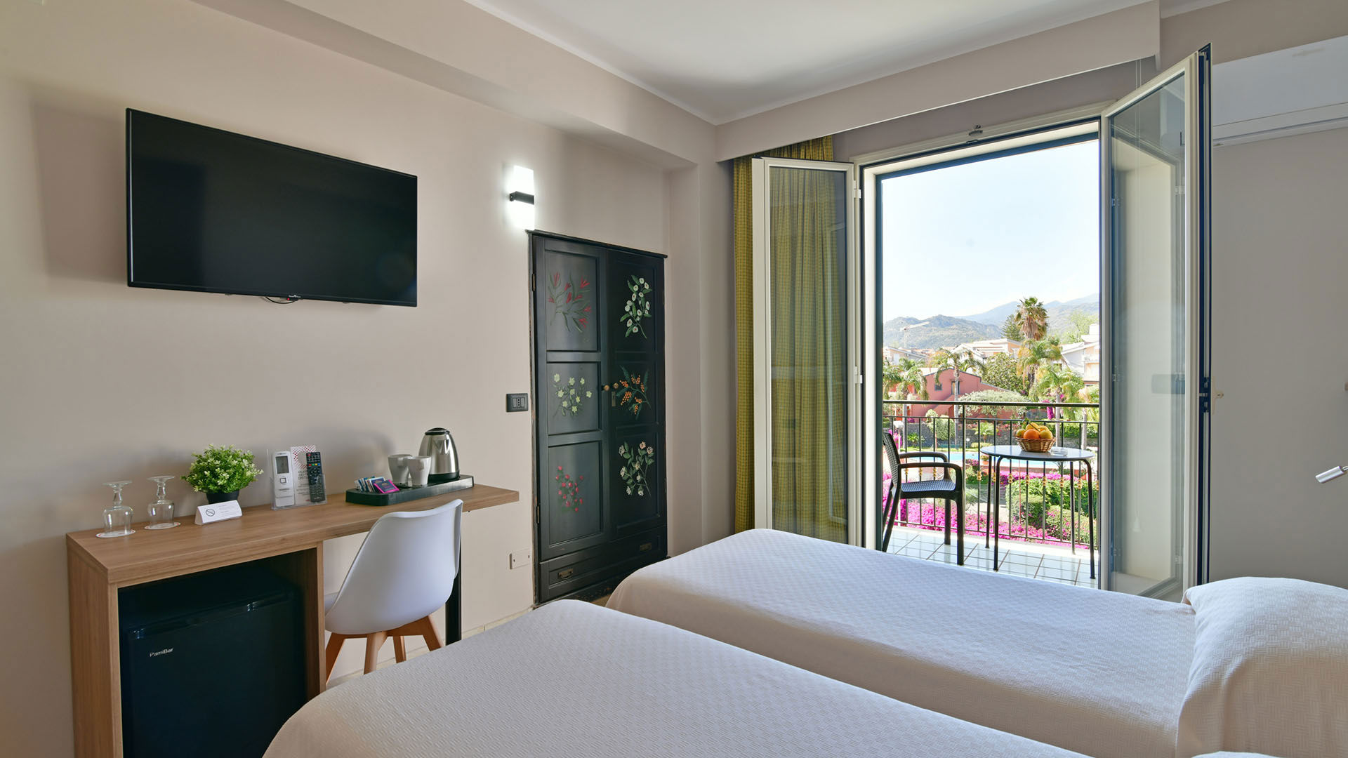 Classic with balcony 3