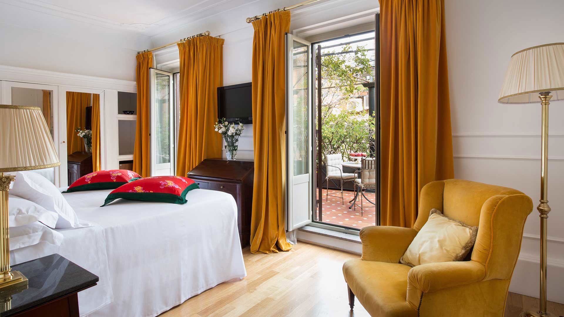 Book at Grand Hotel Plaza, 5-star hotel near Colosseum, Rome