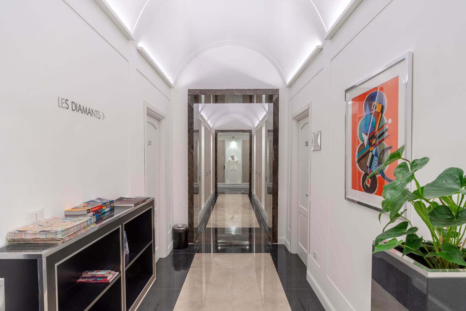 Rooms, suites and luxury apartments in Spanish Steps in Rome 3