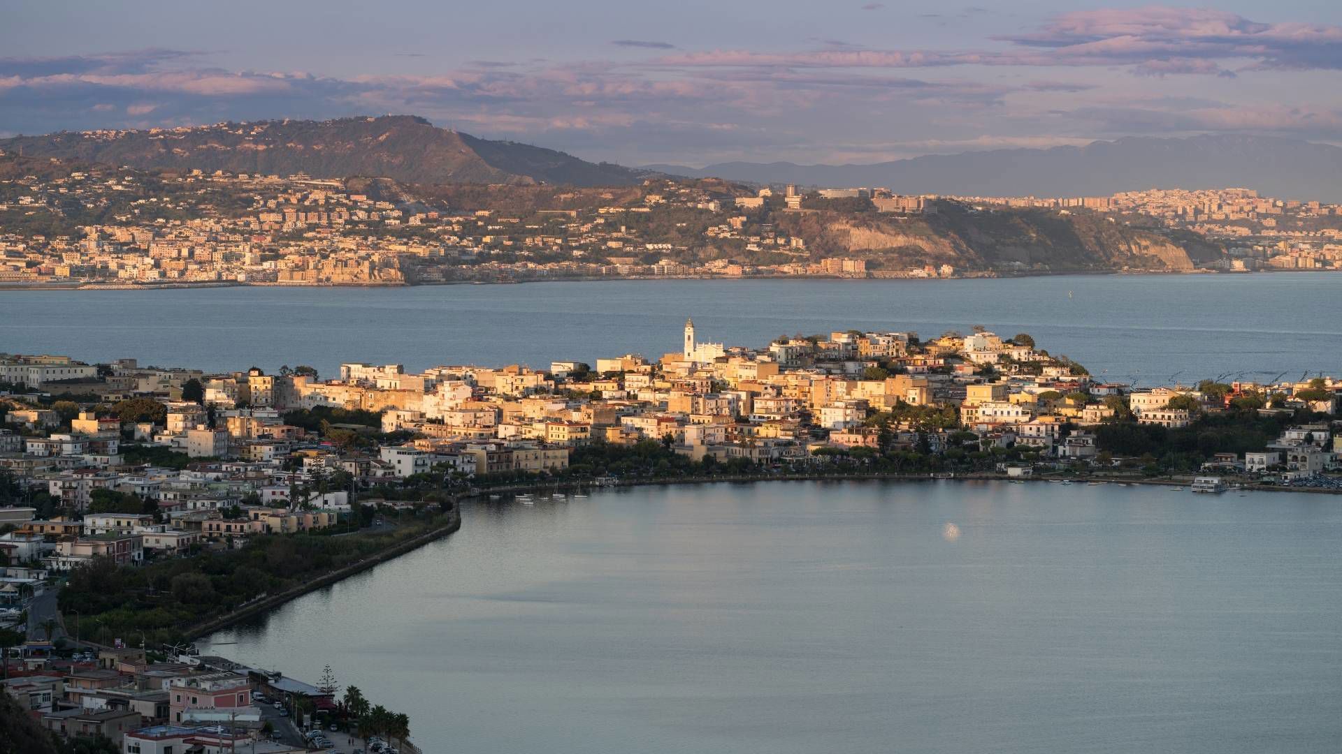 What to see around Calea Hotel: Bacoli, Campi Flegrei, Naples and the islands 2