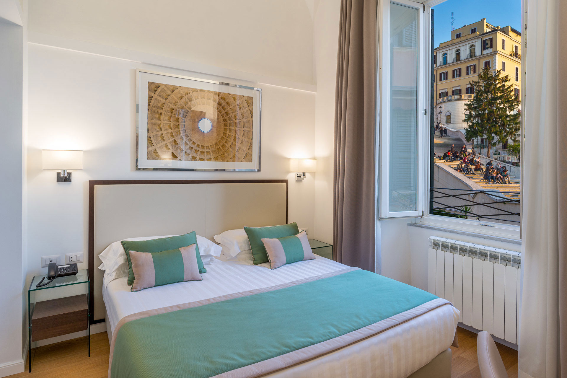 Les Diamants is an exclusive luxury guesthouse overlooking the Spanish Steps 2