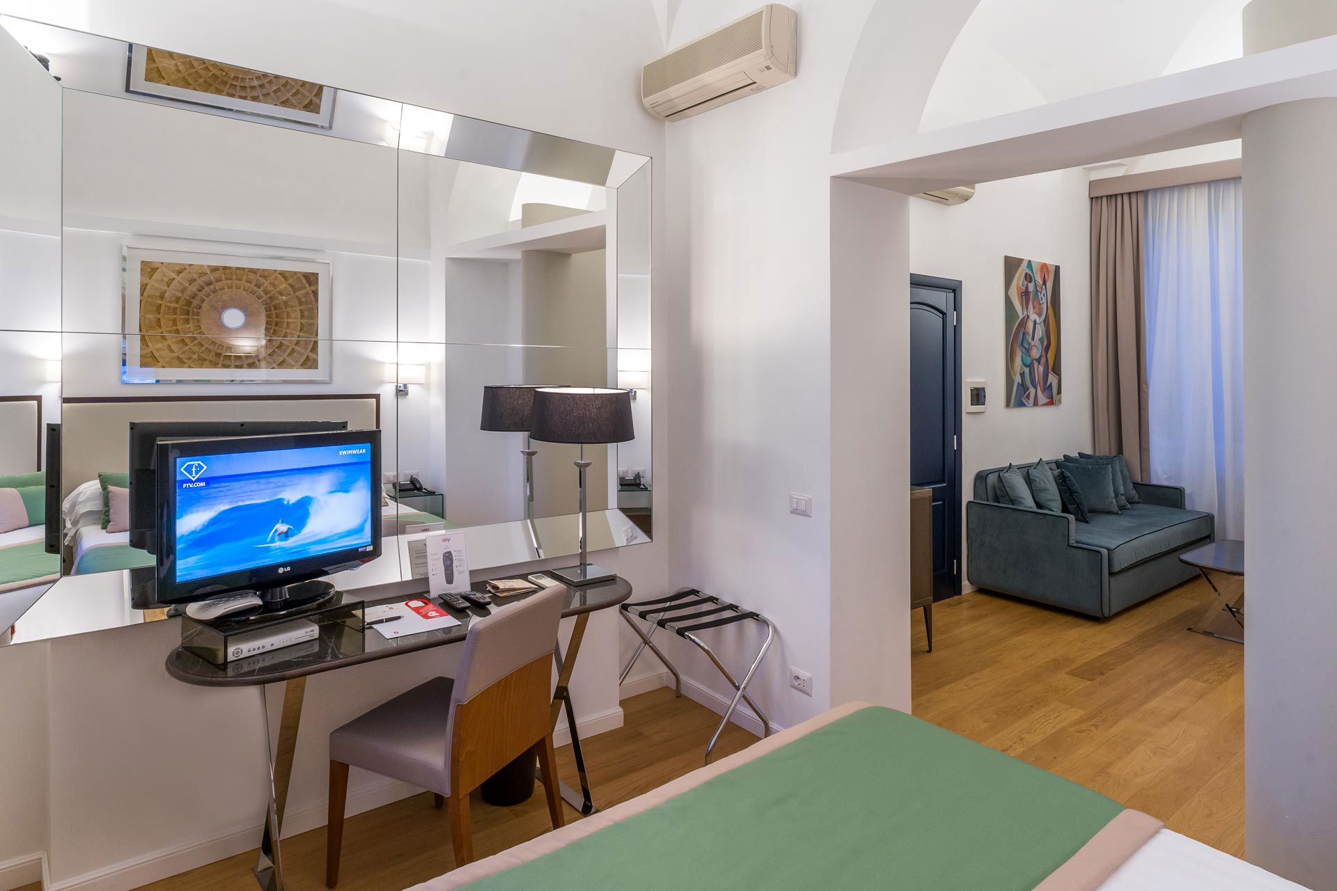 Rooms and suites in Spanish Steps 2