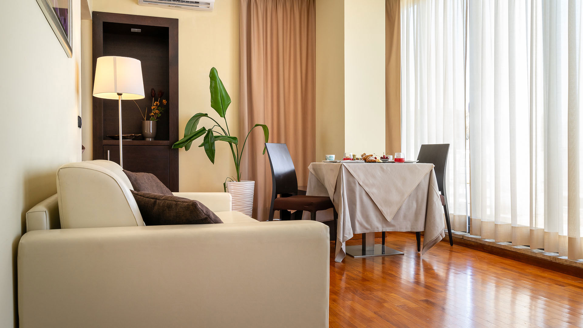 Suite 2
