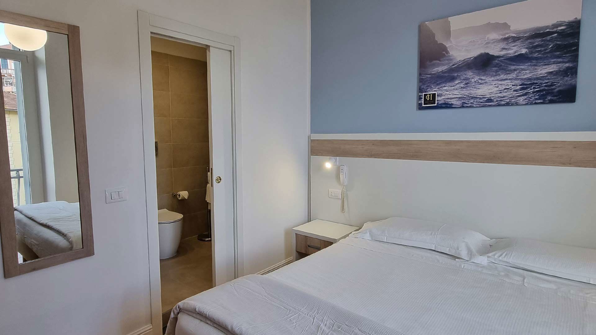 Classic room with panoramic view 3