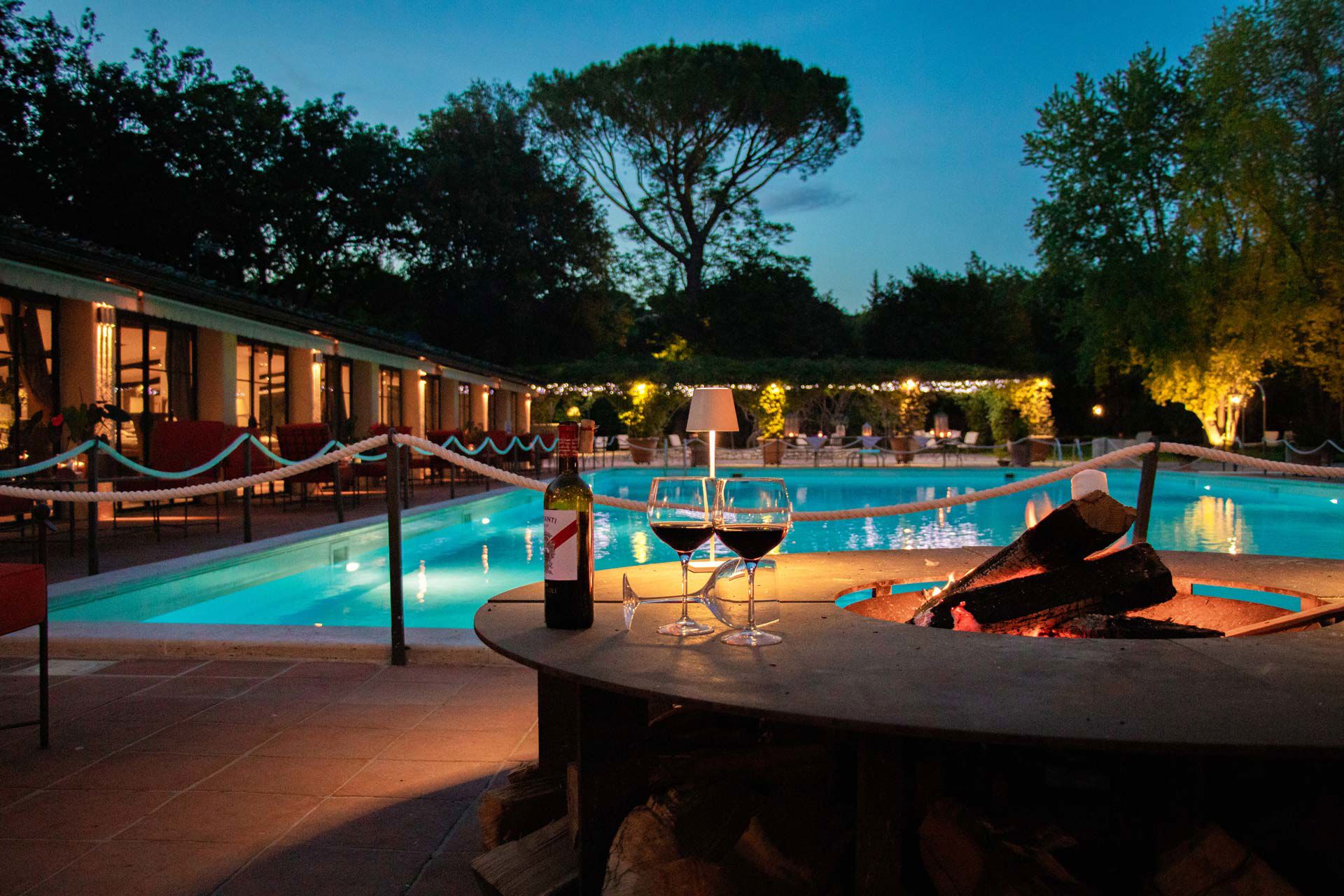 La Bianca restaurant: a wonderful setting with garden and swimming pool in Monteriggioni 2