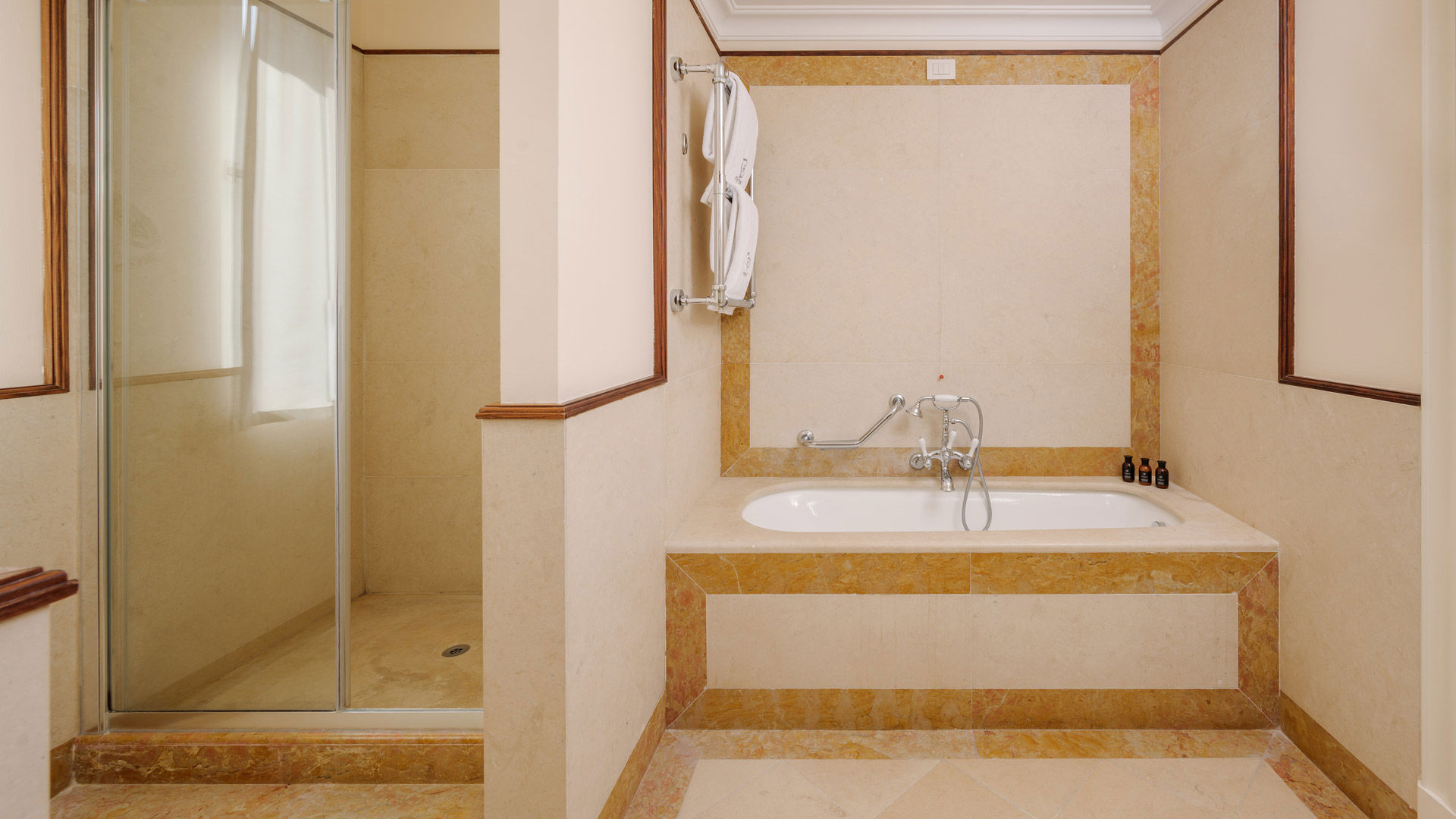 Grand Hotel Bristol - Junior Suite Panoramica --- old 5 Grand Hotel Bristol - Junior Suite Panoramica --- old 5