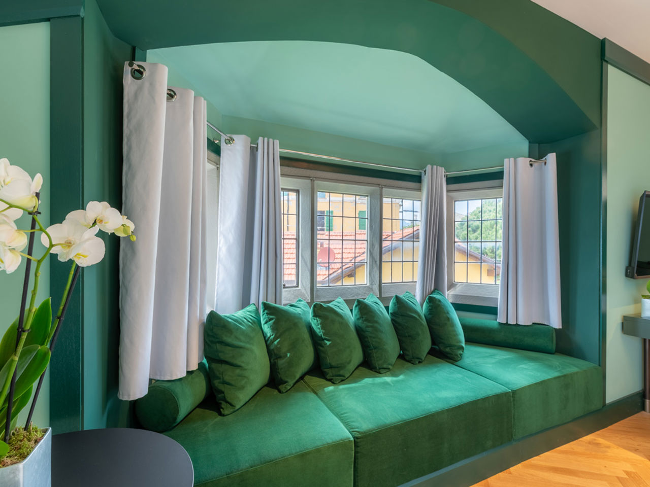 Rooms & Suites 15 Rooms & Suites 15