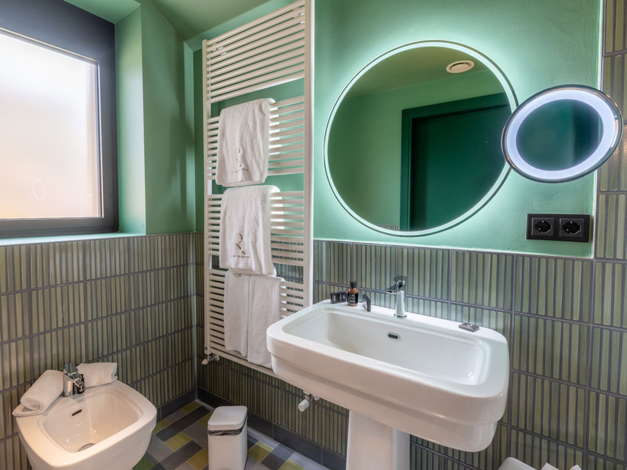 Rooms & Suites 15 Rooms & Suites 15
