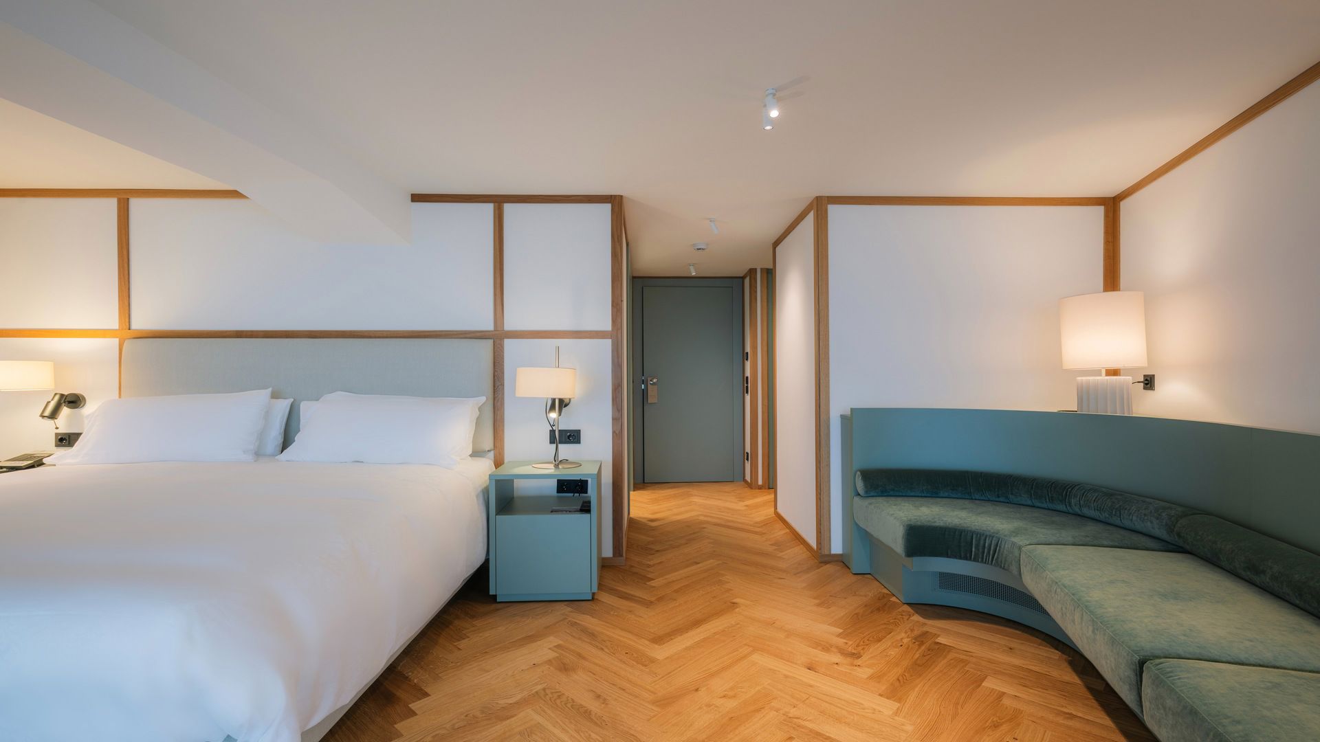 Junior Suite with balcony  9