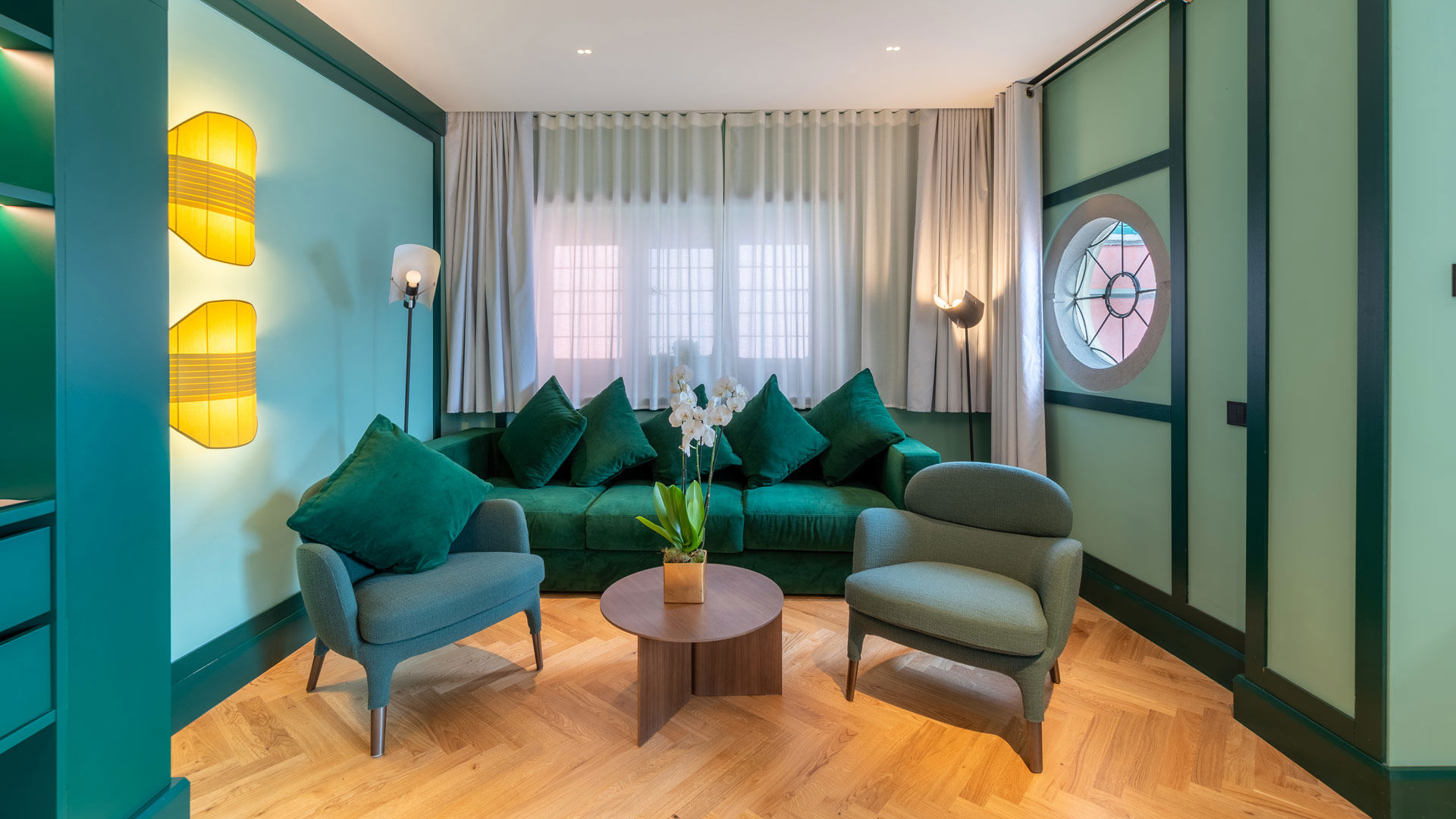 Rooms & Suites 14 Rooms & Suites 14