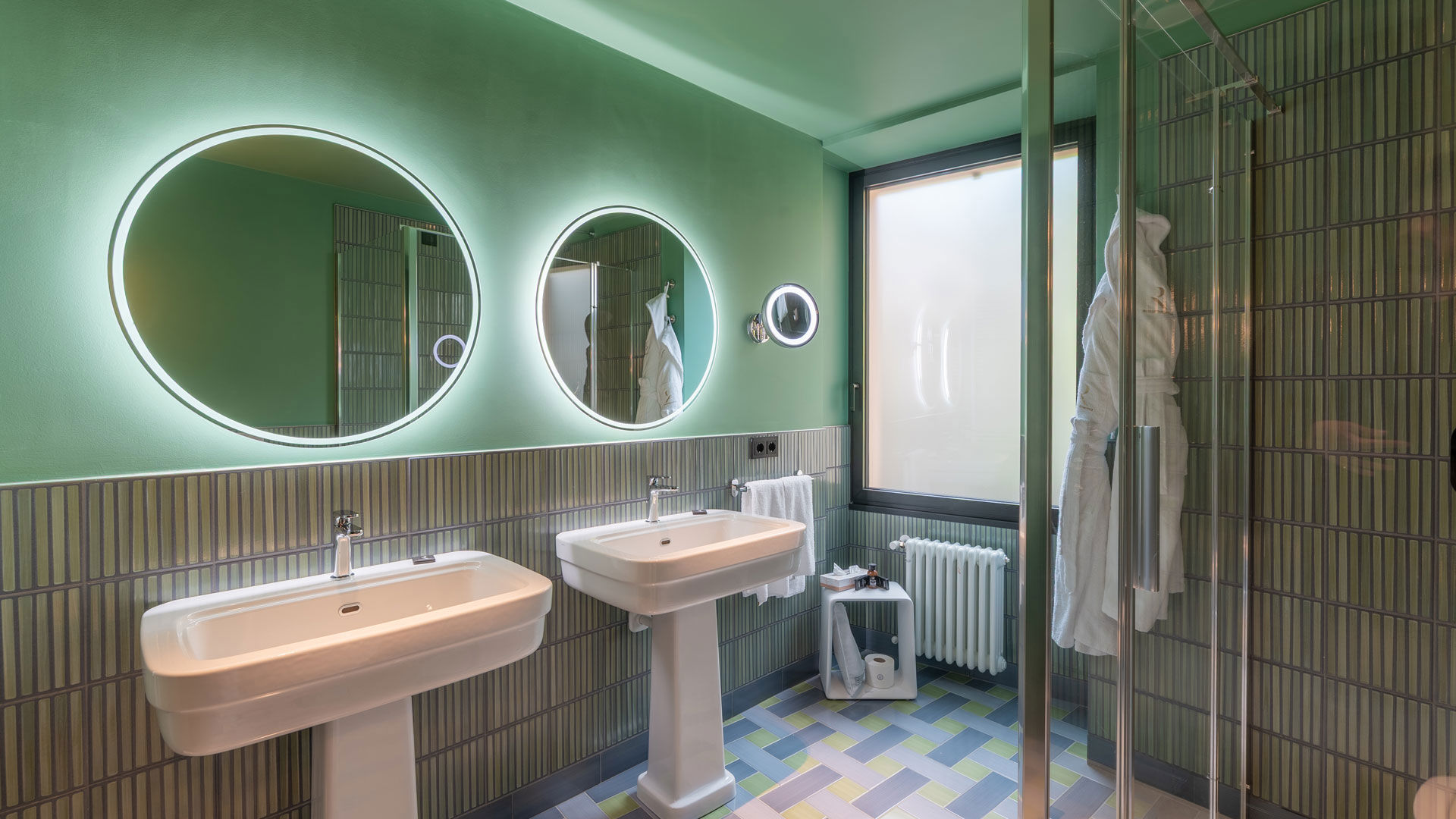 Rooms & Suites 15 Rooms & Suites 15
