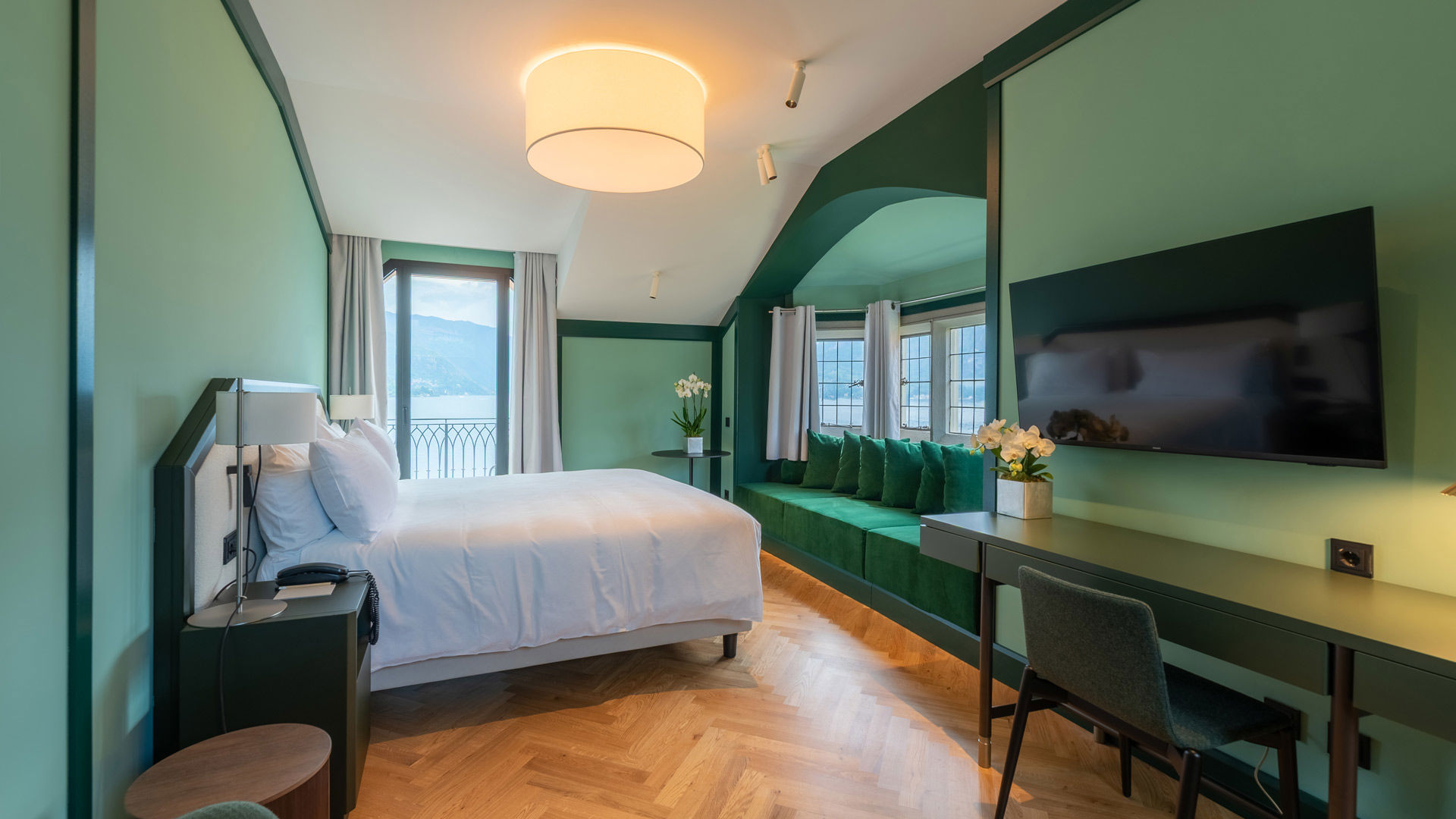 Rooms & Suites 12 Rooms & Suites 12
