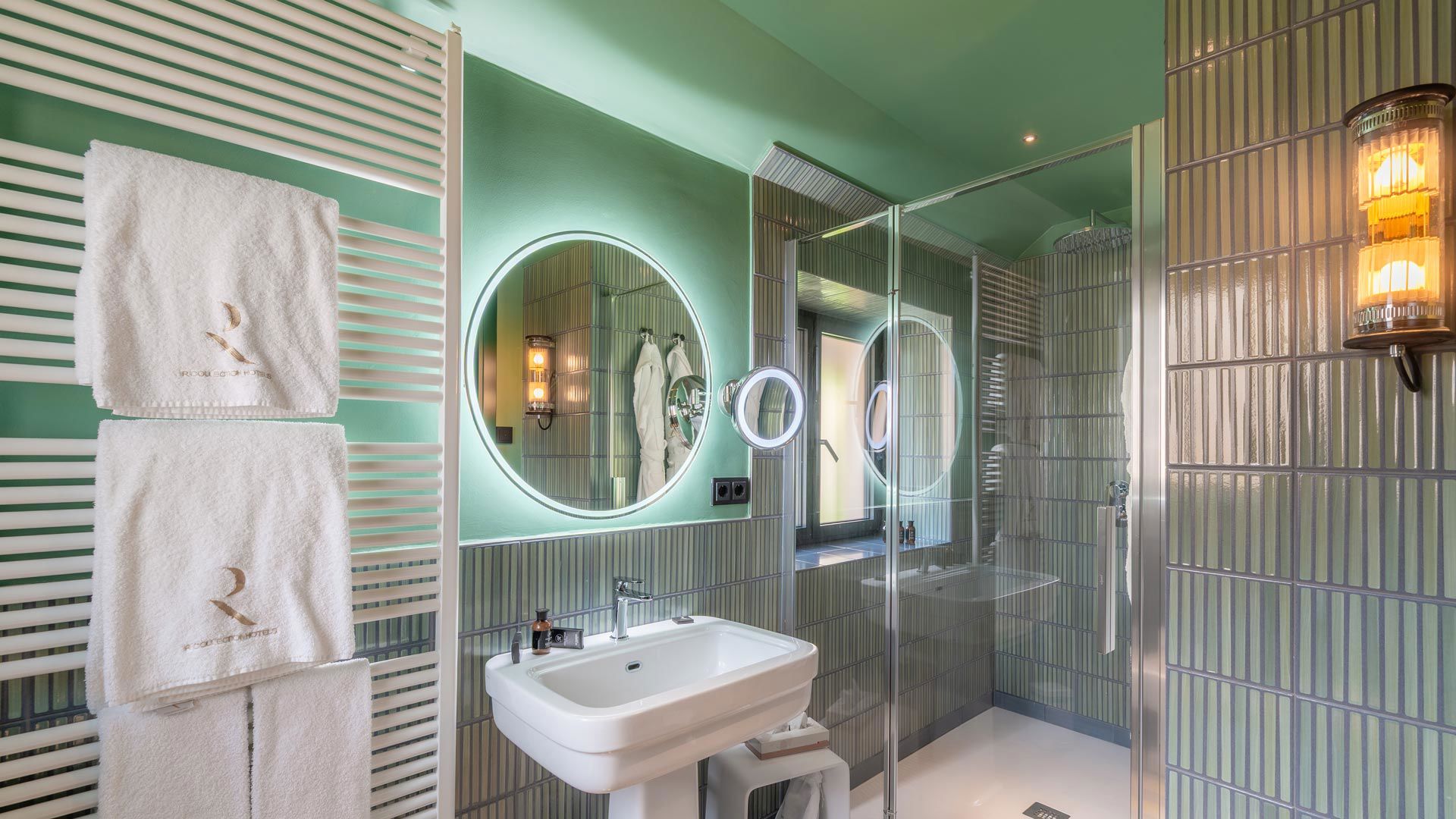 Rooms & Suites 11