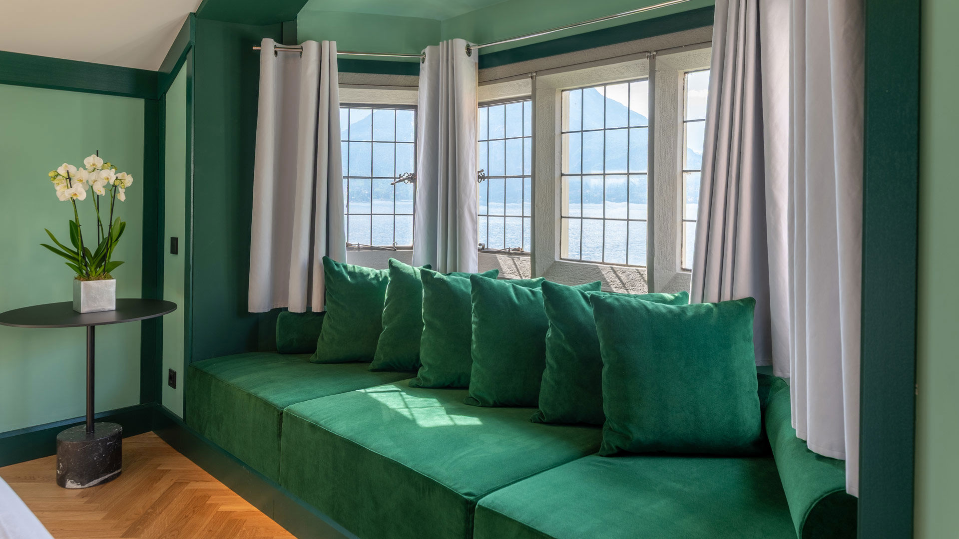 Rooms & Suites 13 Rooms & Suites 13