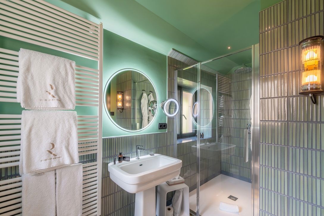 Rooms & Suites 11