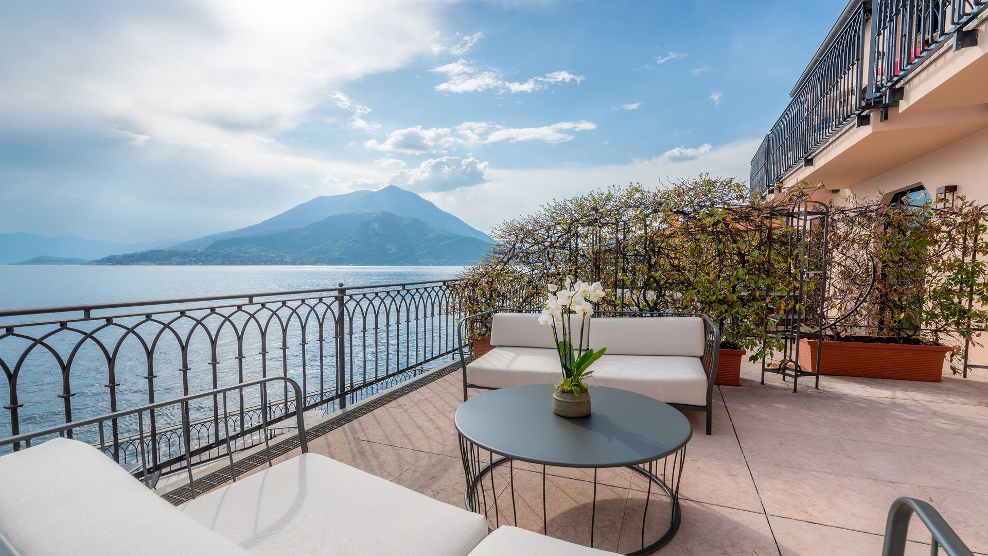 Junior Suite with balcony or terrace 8 Junior Suite with balcony or terrace 8