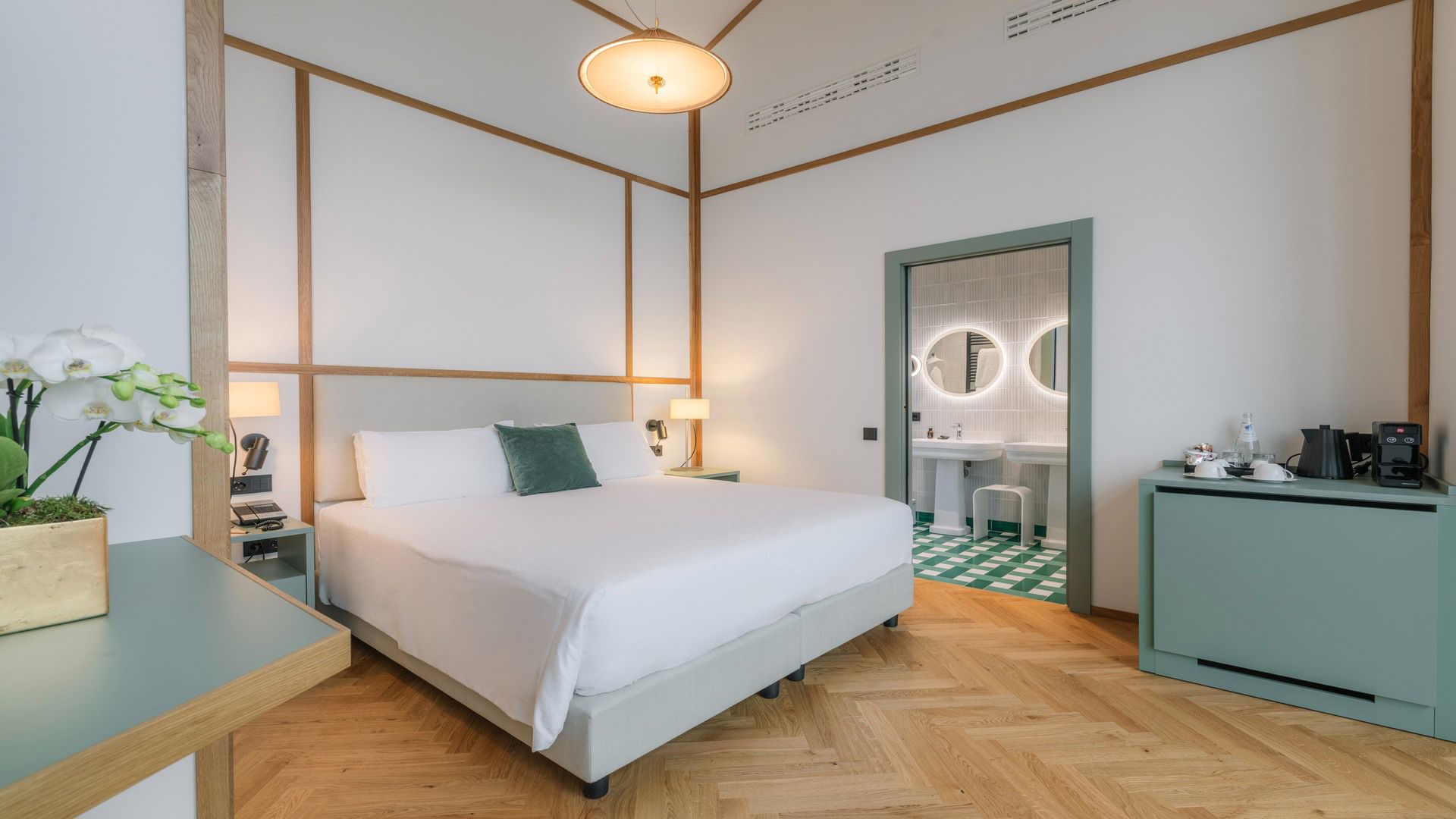 Junior Suite Lake View 2