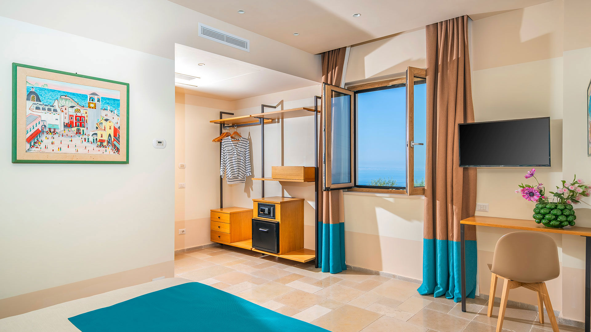 Family with balcony and sea view 4