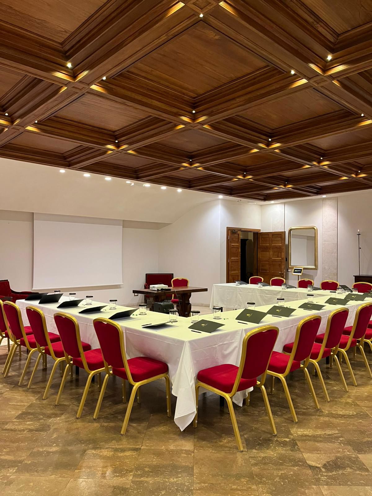 Une scène parfaite pour accueillir des événements d'entreprise et consolider les liens d'une équipe, en partageant des expériences inoubliables 57