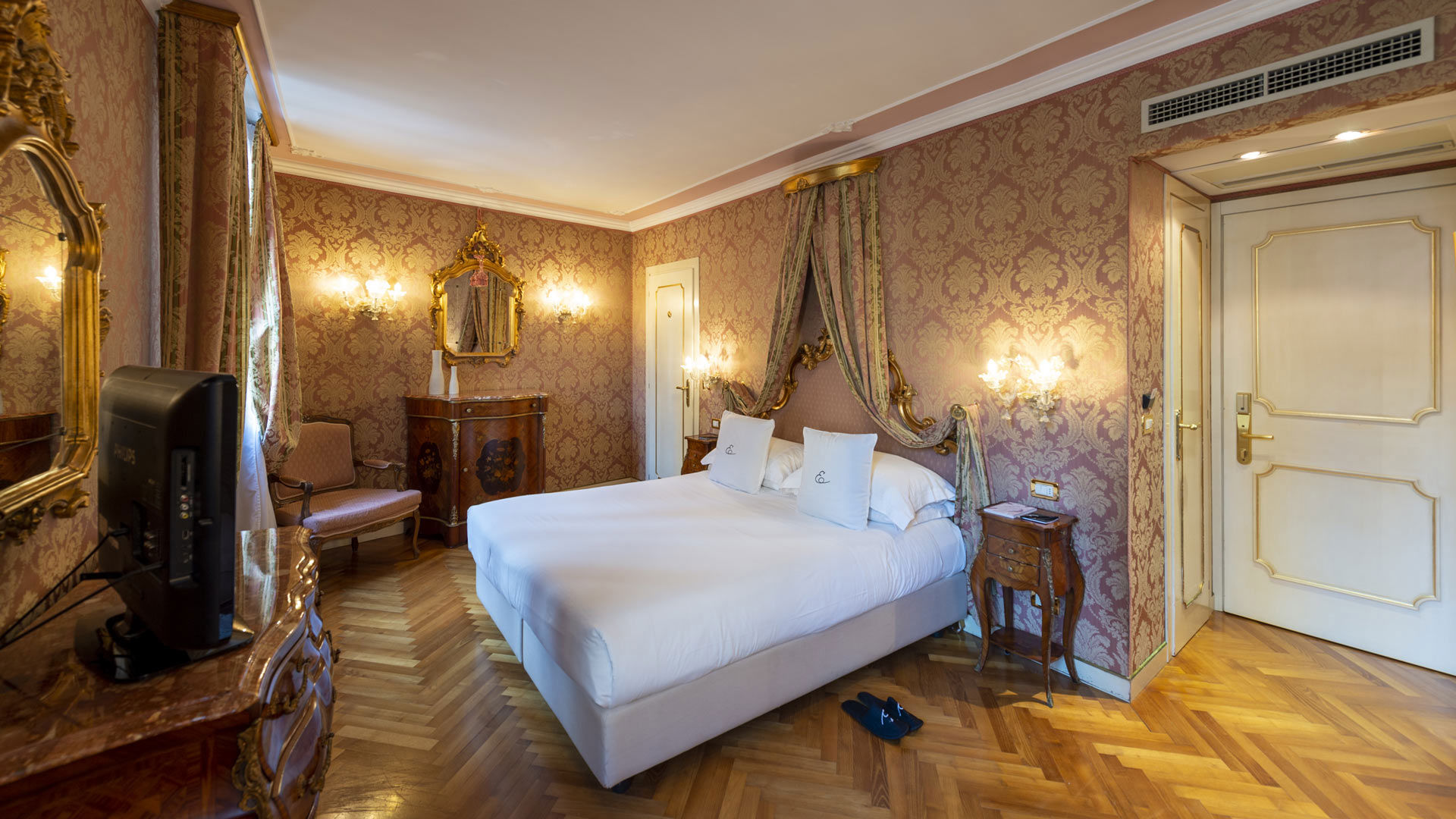 Prestige with Canal View 6