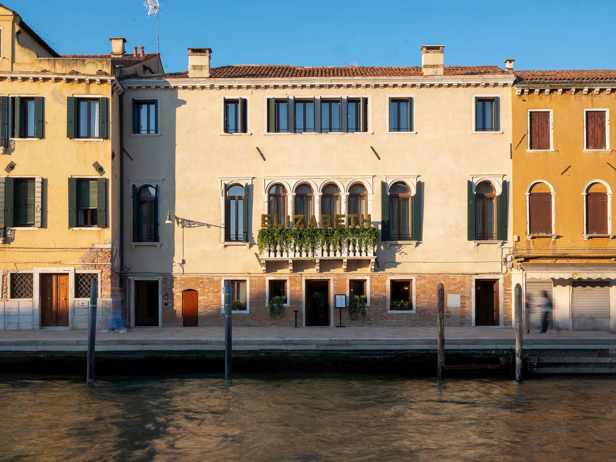Elizabeth Unique Venice 13