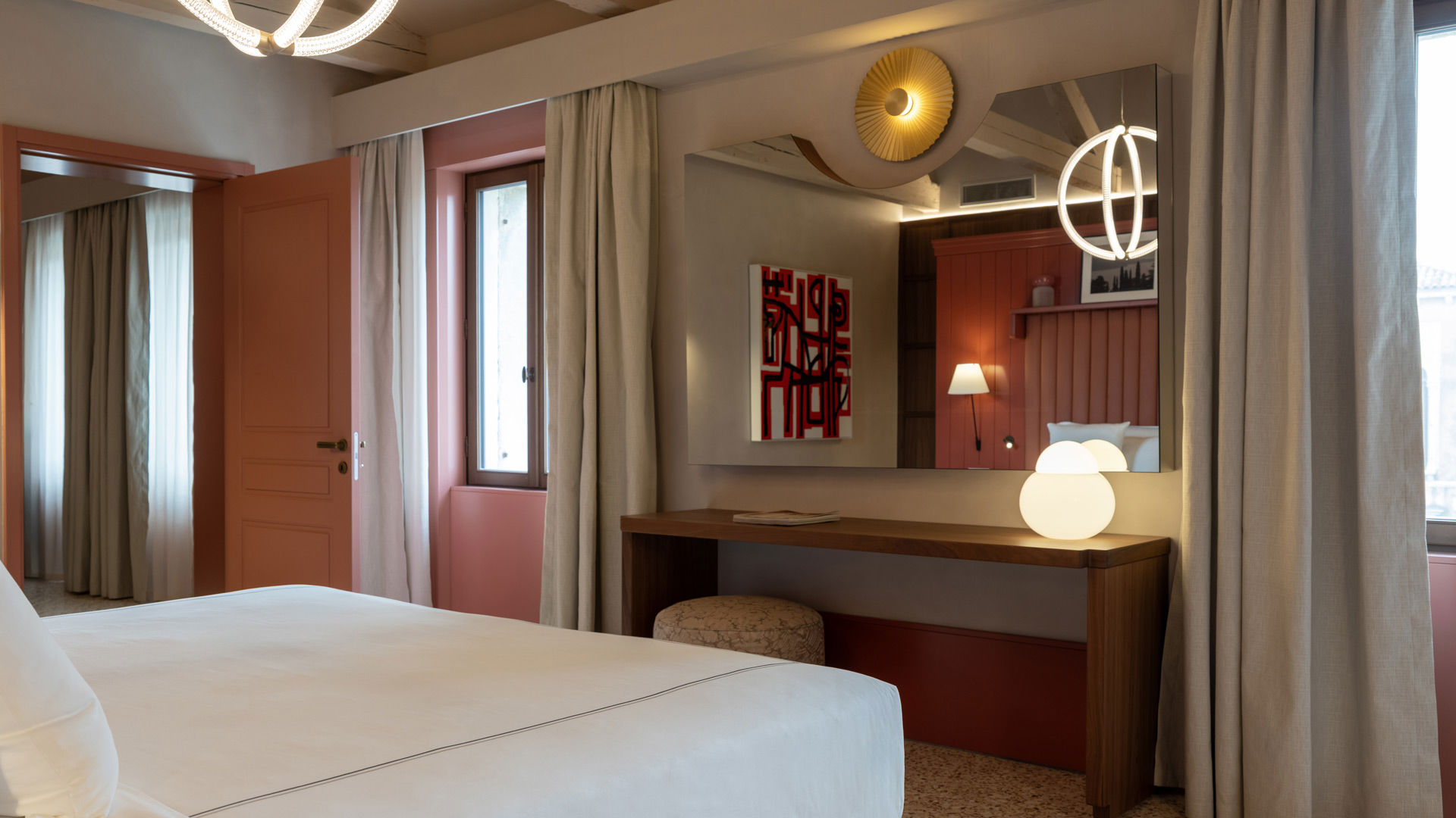 Elizabeth Unique Venice 11