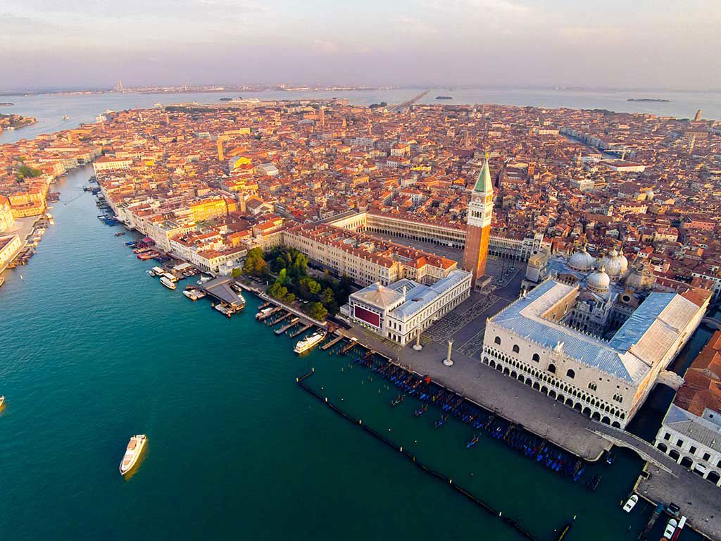 Hinc Domus 1 Hinc Domus 1