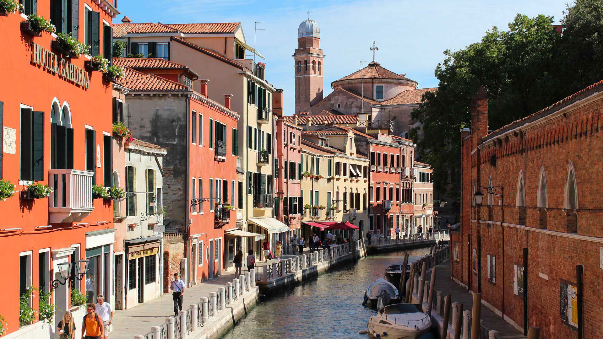 Venezia Slow Living: 10 Luoghi silenziosi per fuggire dalla folla 1
