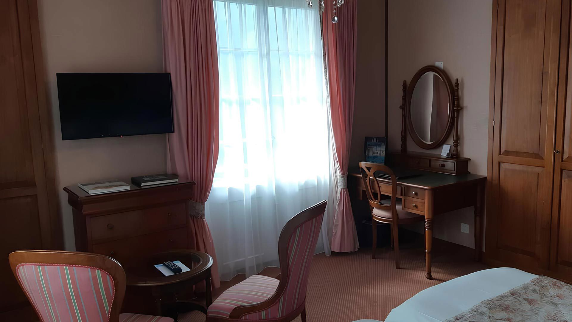 Hotel Regina - Deluxe-Dopplezimmer mit Schlafsofa 3