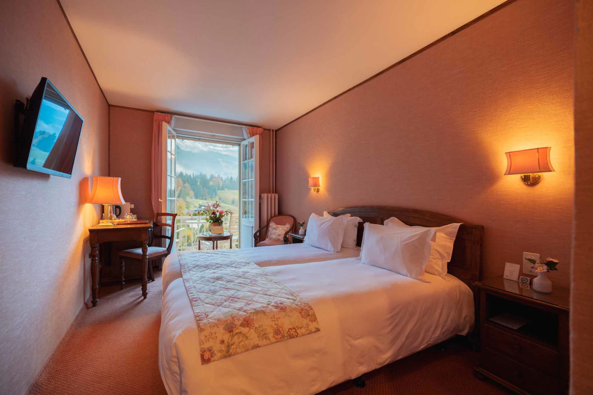 Hotel Regina - WELCOME TO HOTEL REGINA 1