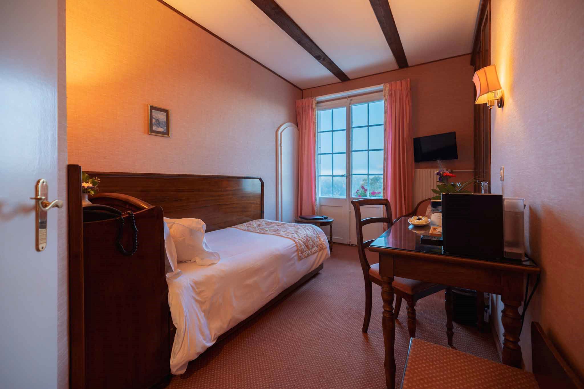 Hotel Regina - WELCOME TO HOTEL REGINA 1