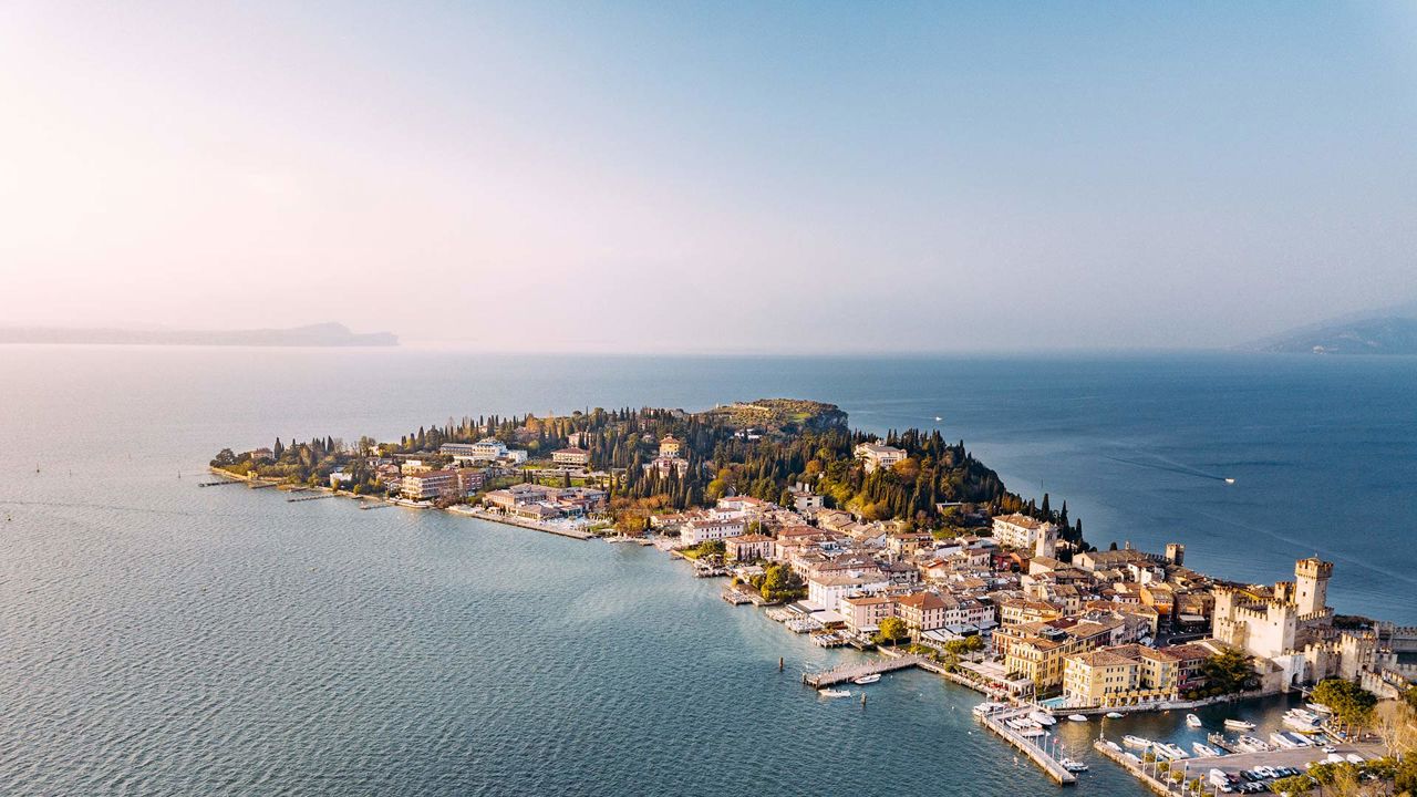 Discover & Feel 34 Discover & Feel 34