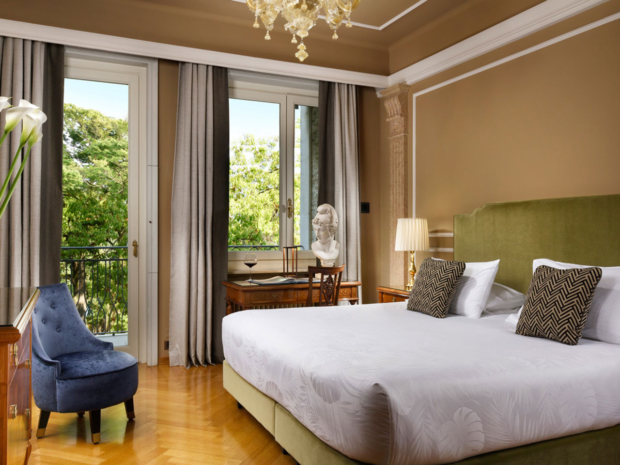 Rooms & suites 36 Rooms & suites 36