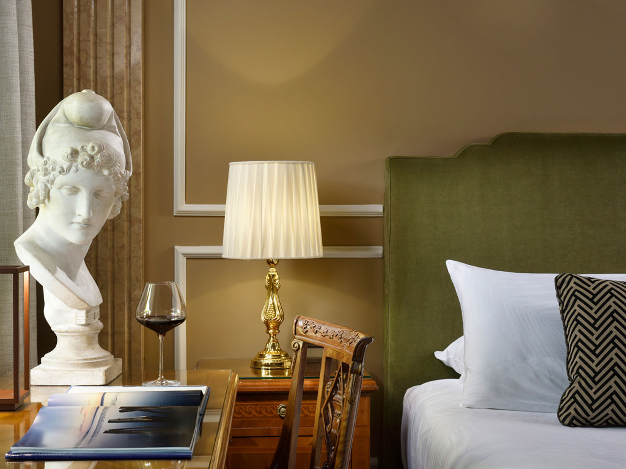 Rooms & suites 36 Rooms & suites 36