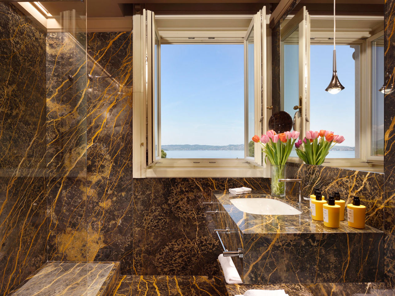Rooms & suites 21 Rooms & suites 21
