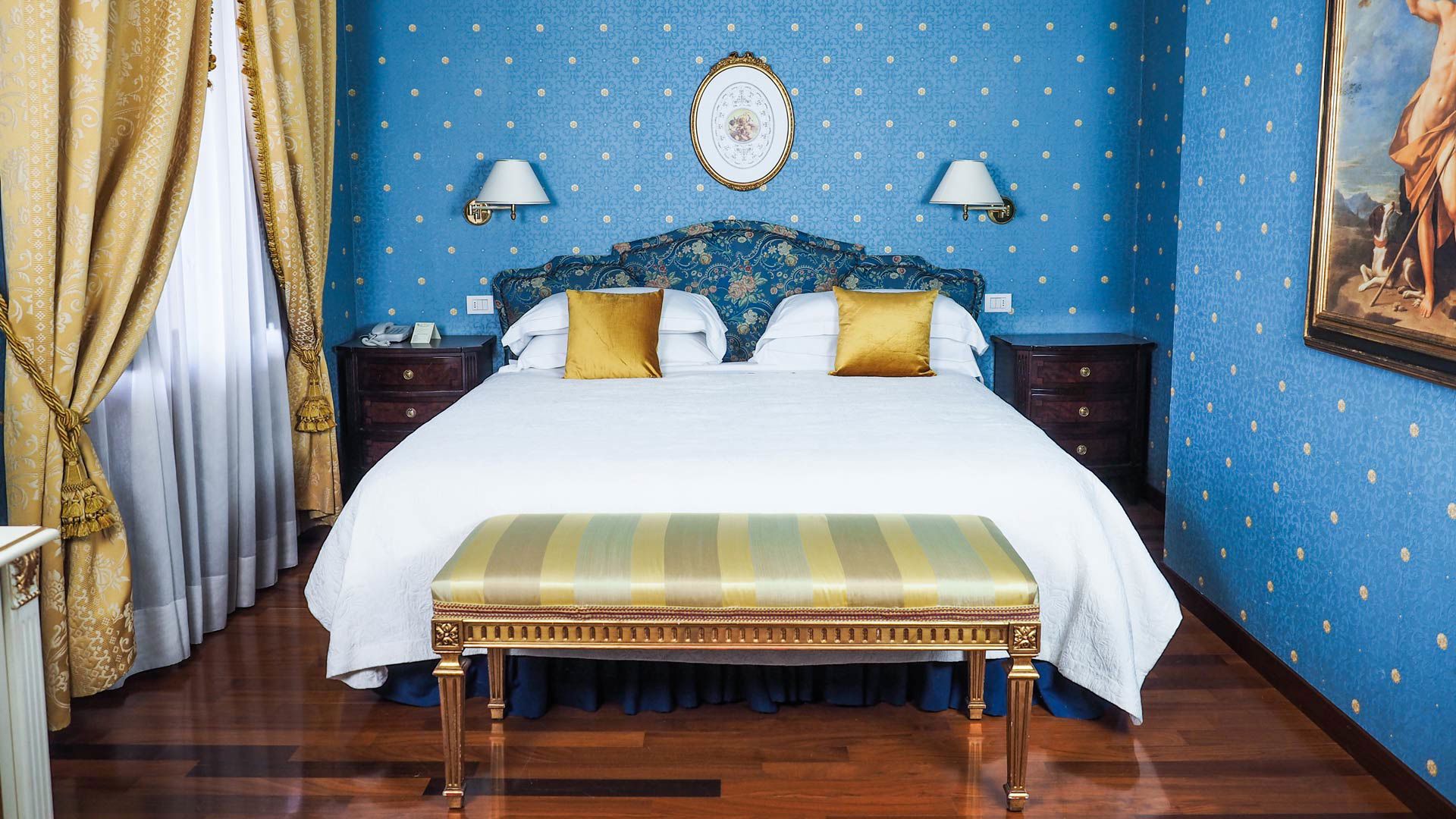 Suite with Terrace and Valley View - Luxury and a view of the Umbrian valley, with spacious and welcoming areas.